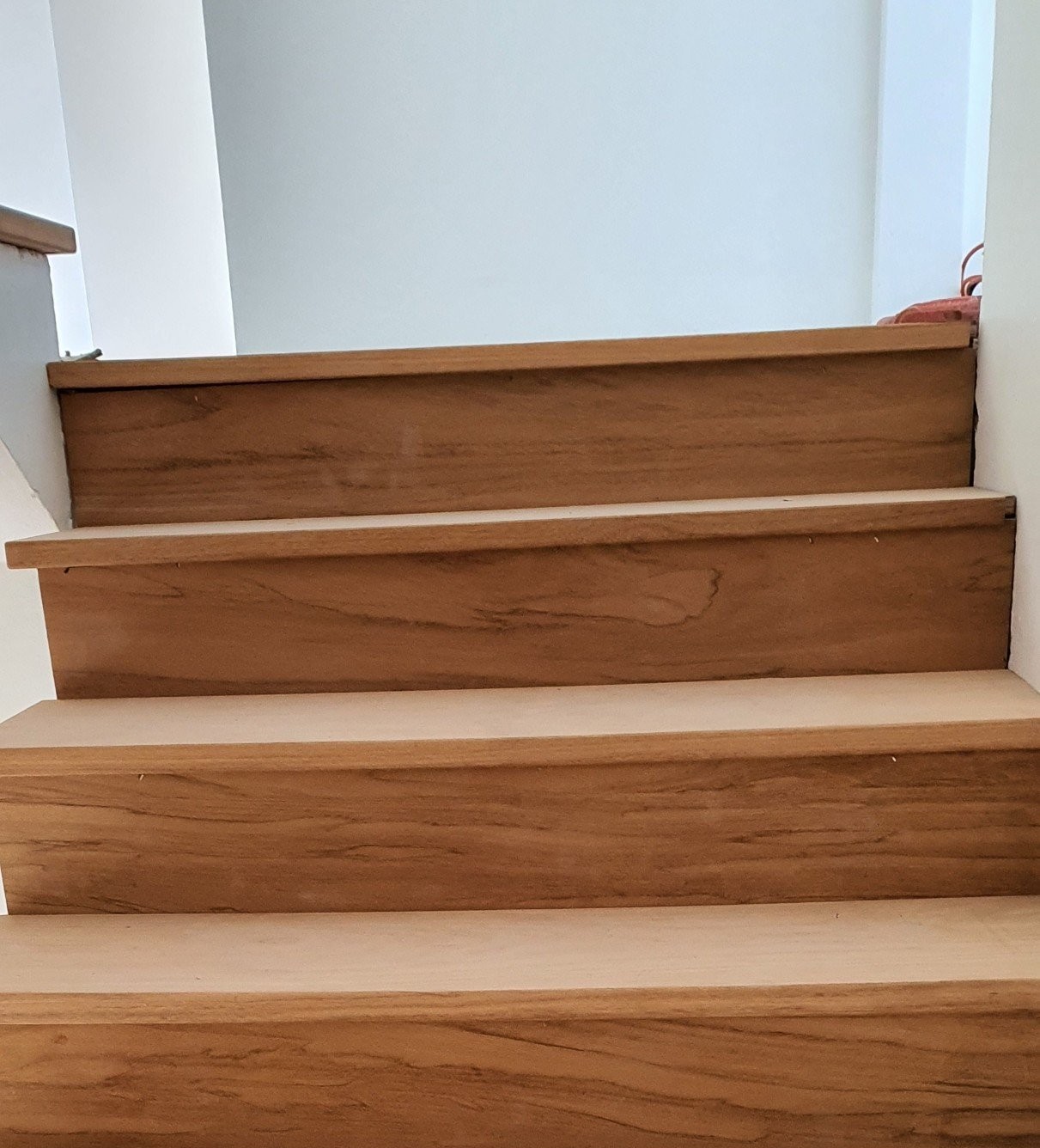 Mặt bậc cầu thang polywood phủ veneer